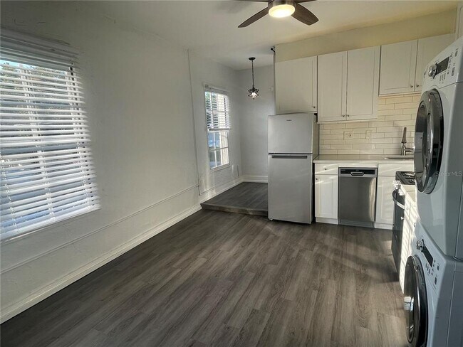 Building Photo - 2305 W Texas Ave