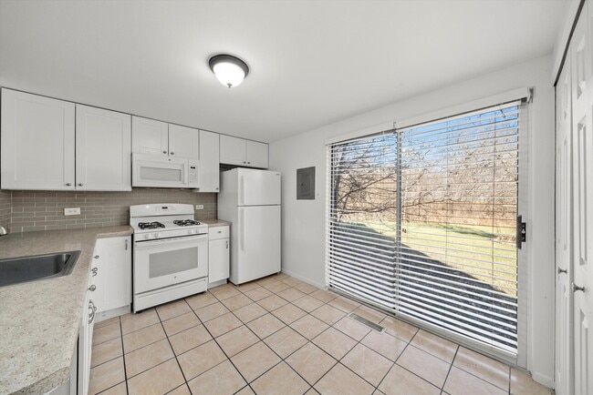 Building Photo - 430 Normandie Ln