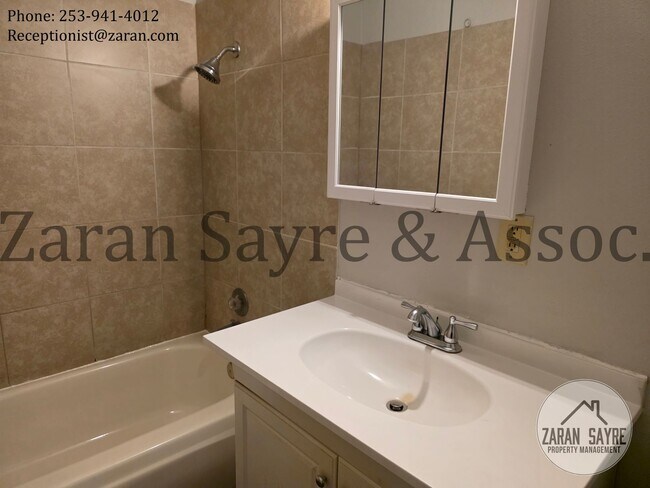 Building Photo - 501-C Garden Level Three Bedroom