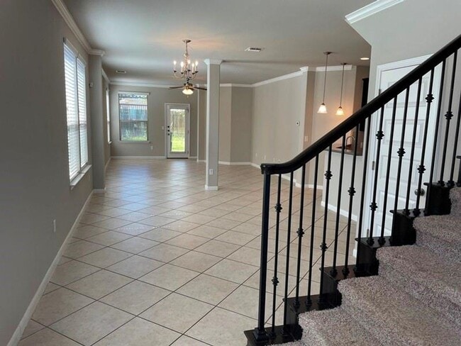 Building Photo - Fabulous 4-bedroom duplex in the heart of Lakeway!