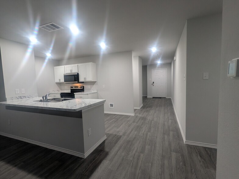 Building Photo - 845 Eagles Nest Dr