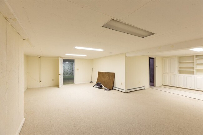 Building Photo - 25 Naushon Cir