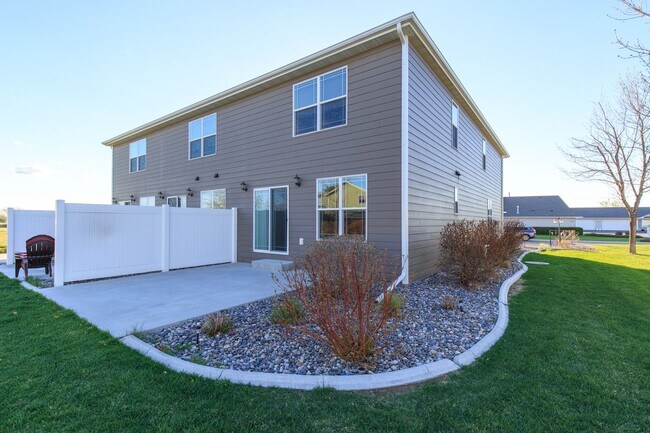 Building Photo - 3350 Crater Lake Ave