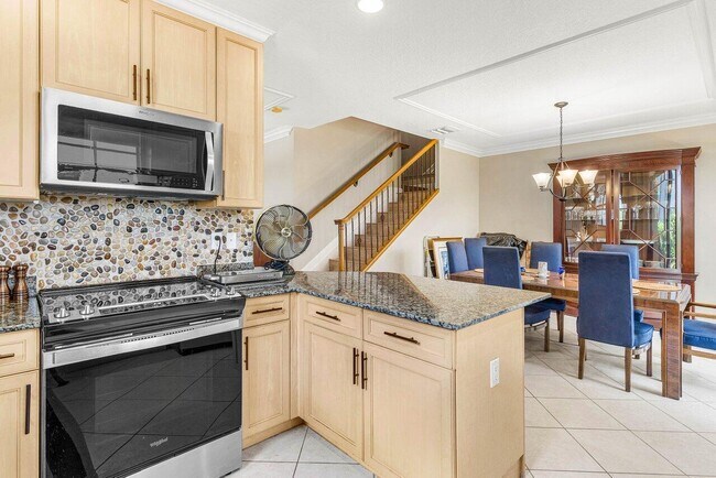 Building Photo - 223 Chrystie Cir