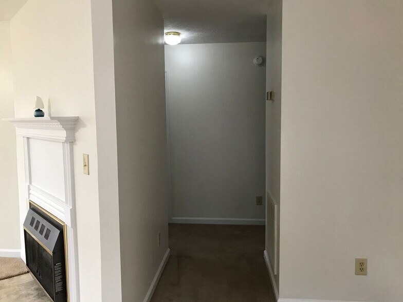 Building Photo - 304 Oriole Dr