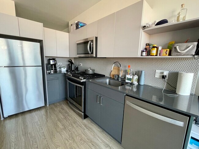 Primary Photo - 725 S Wells St