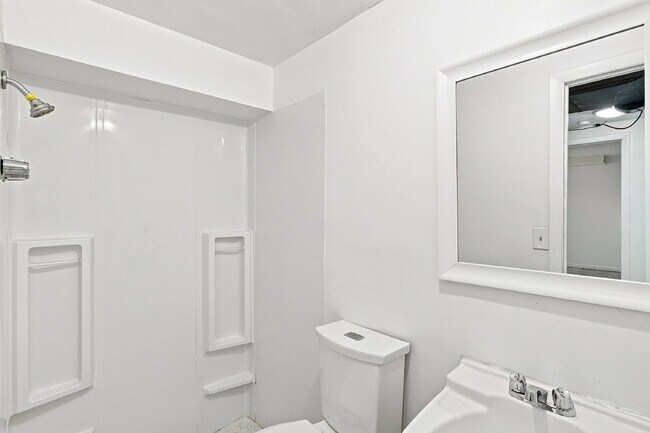 Building Photo - $2,590.95 with $300 Off The First Month's Rent, 4 Beds - 2 Bath, Single Family Home in Denver wit...
