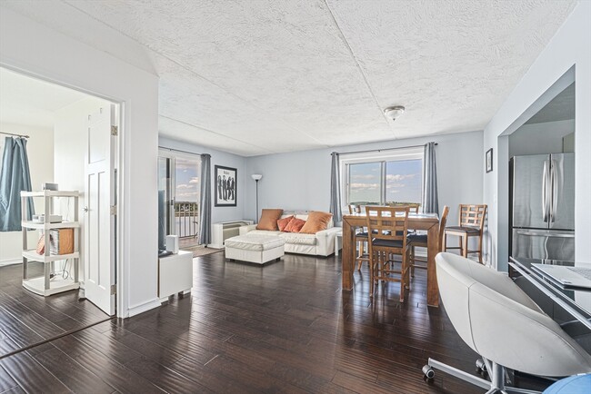 Primary Photo - 200 Cove Way