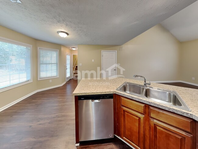 Building Photo - 84 Glen Ridge Dr