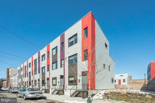 Building Photo - 439 Moyer St