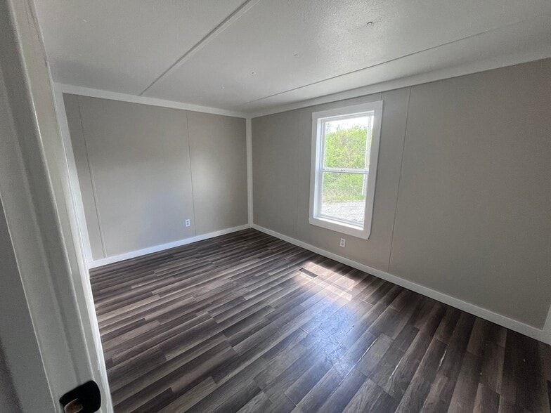 Building Photo - 2409 Swope Rd