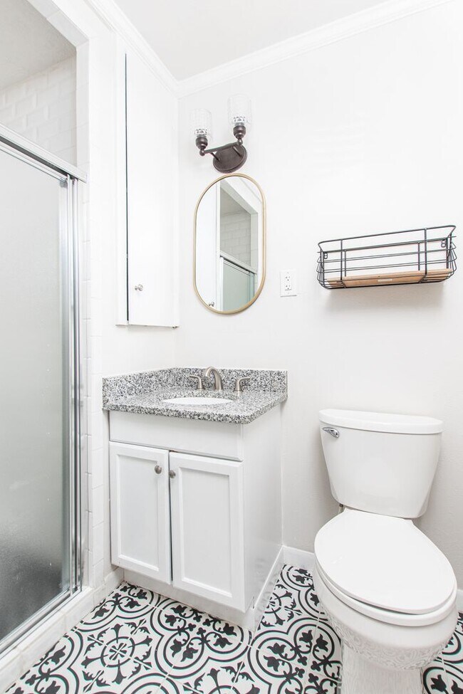 Building Photo - Renovated 3 Bed / 2 Bath Brick Home with 2-Car Garage & Fenced Yard in North Temple