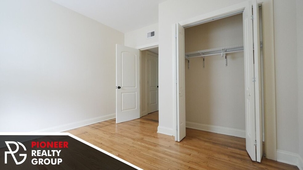 Building Photo - 4034 N Ashland Ave