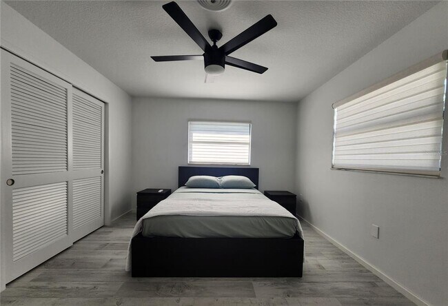 Building Photo - 900 Crestwood Rd