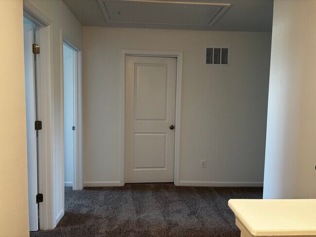 Building Photo - 2721 Yeager Dr NW