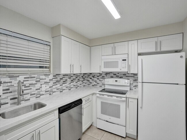 Building Photo - Renovated & Updated 2 Bed/2 Bath Condo with Patio – Prime Springcrest Location!