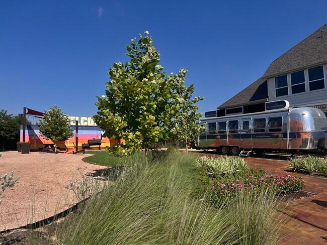 Building Photo - 27114 Cutleaf Daisy Ct