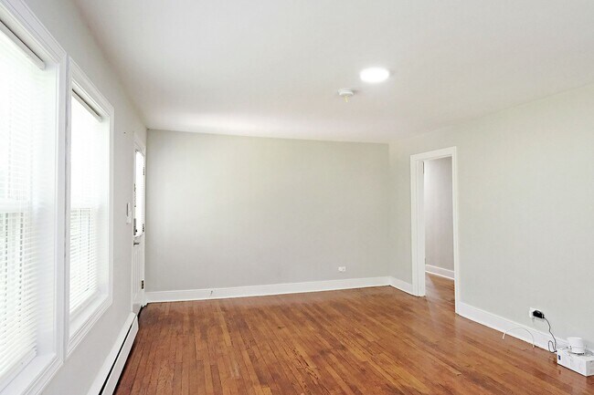 Building Photo - Updated, Pet-Friendly Fry's Spring Duplex - Grad Students Are Welcome!