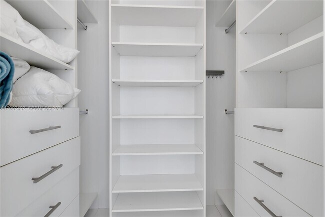 Building Photo - 1100 Biscayne Blvd