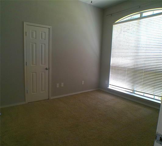 Building Photo - 8102 Luna Dr