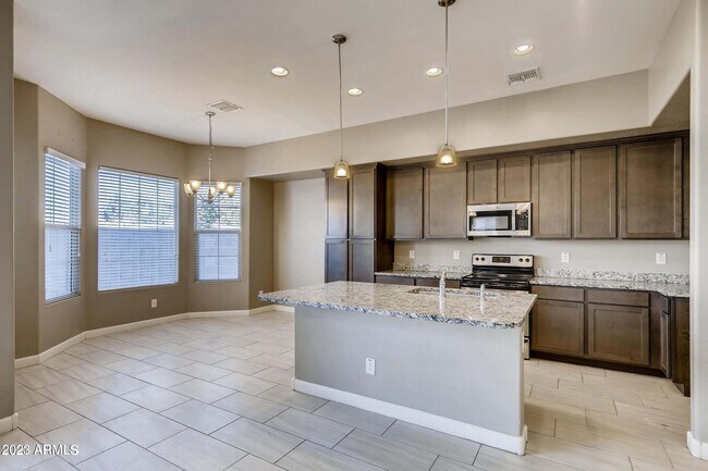 Building Photo - 3043 N 33rd Pl