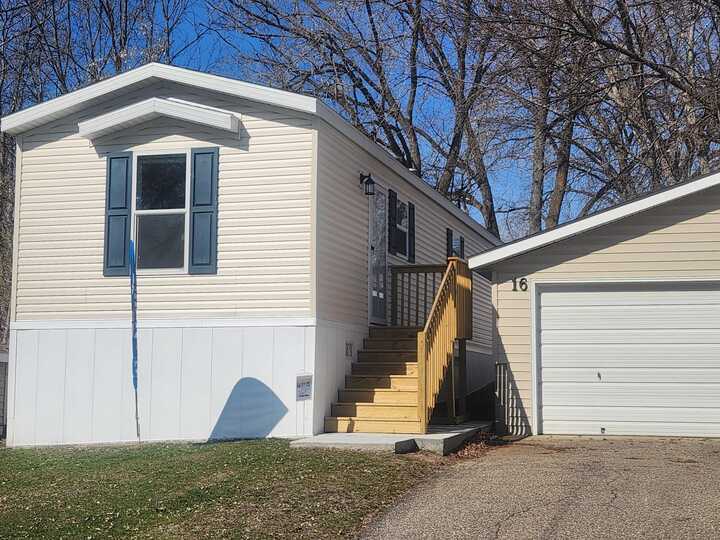 Building Photo - 16 Thomas Ln