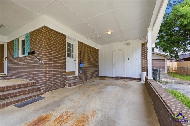 Building Photo - 202 Self St