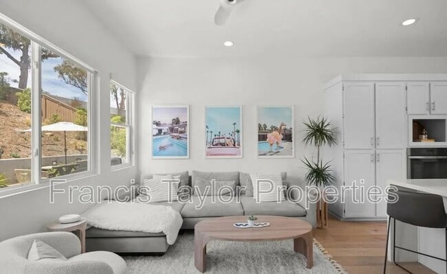 Building Photo - 1042 Alexandra Ln