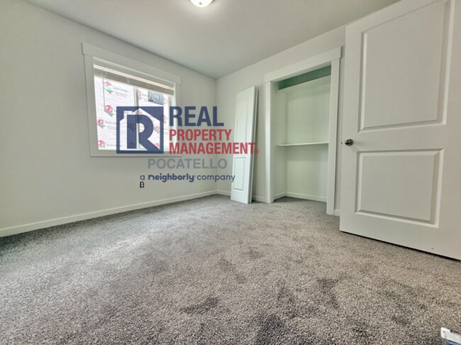 Building Photo - 5405 Park Lawn Dr