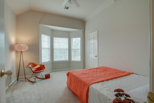 Building Photo - Big & Beautiful in Coppell