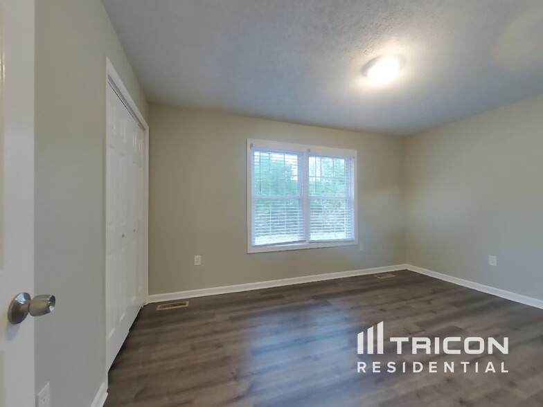 Building Photo - 1350 Redwood Cir