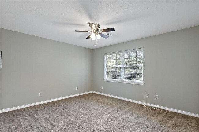Building Photo - 1903 Woodsman Dr