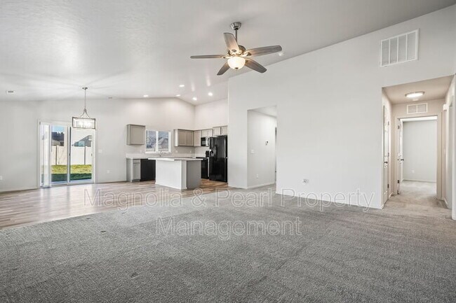 Building Photo - 17806 N Pegram Way
