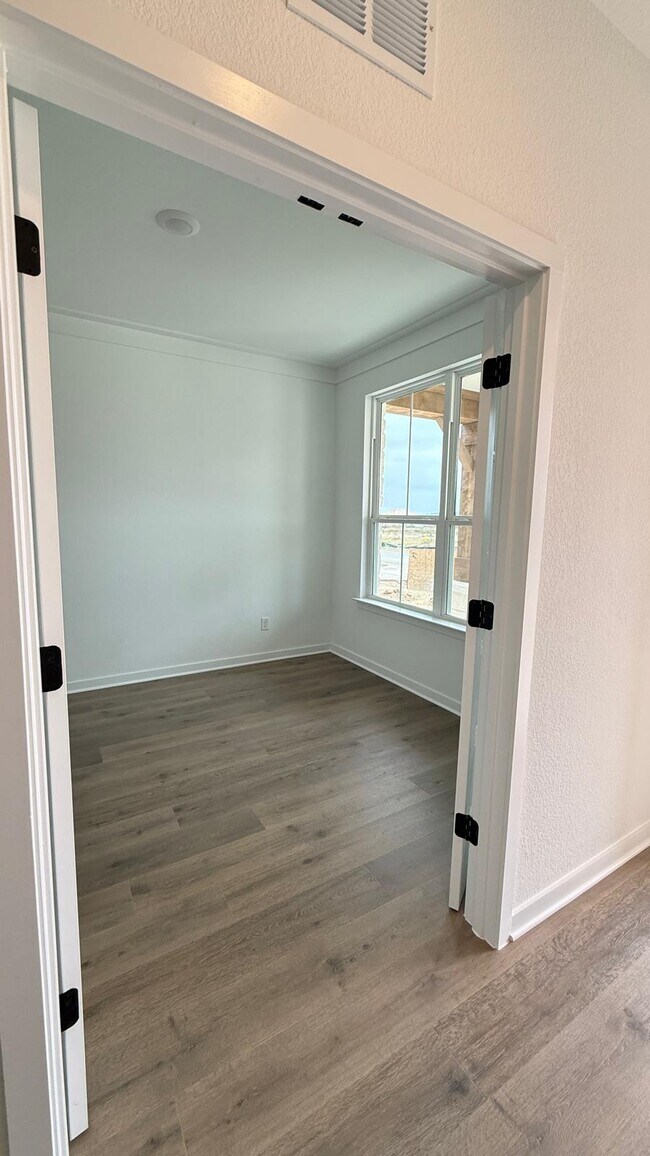 Building Photo - 597 Rubber Tree Wy