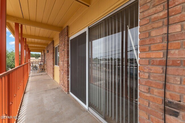 Building Photo - 9412 Montrose Ct