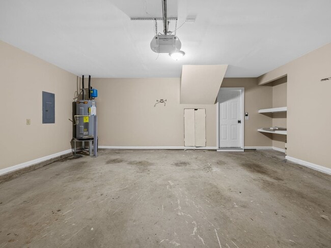 Building Photo - Beautiful 4 bedroom 2 bathroom house ready for you to call home!