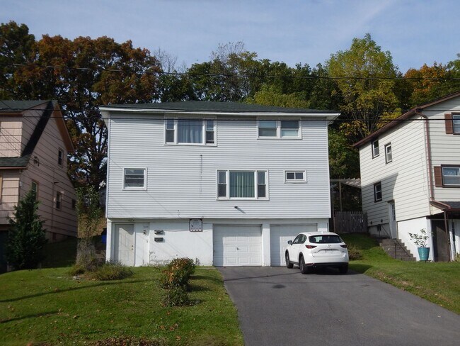 Building Photo - Newly Renovated Spacious Flat With Hardwoo...