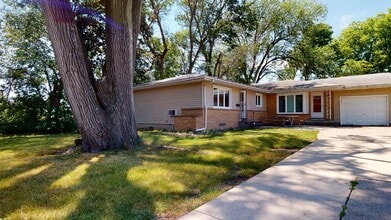 Building Photo - 713 Stanton Ave