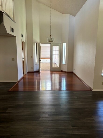 Building Photo - 43427 Buena Vista Way