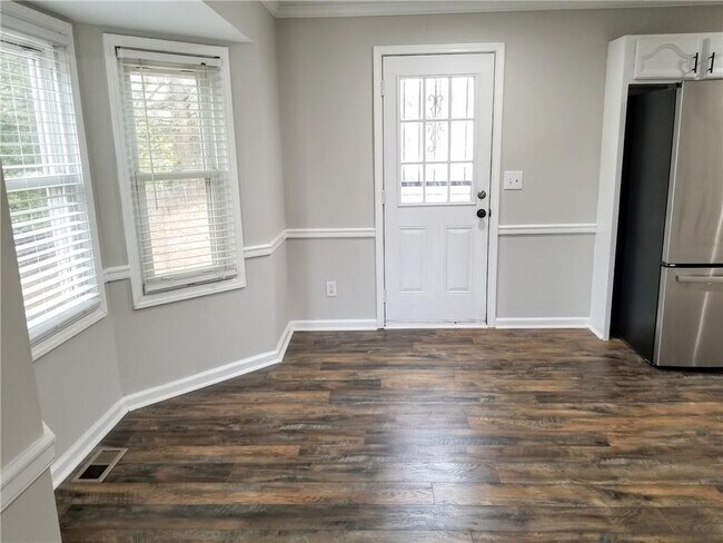Building Photo - 3177 Pinto Dr