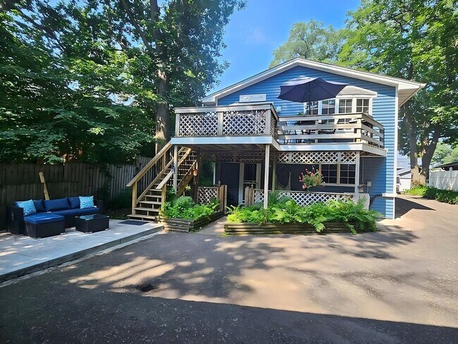 Building Photo - 5786 Lake Ave