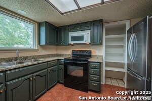 Building Photo - 1002 River Oak Dr