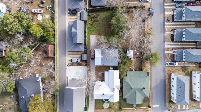 Building Photo - 515 Center St