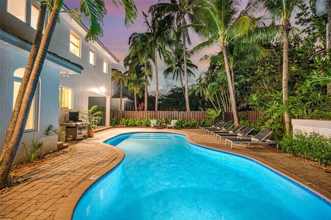 Building Photo - 3315 NE 17th St