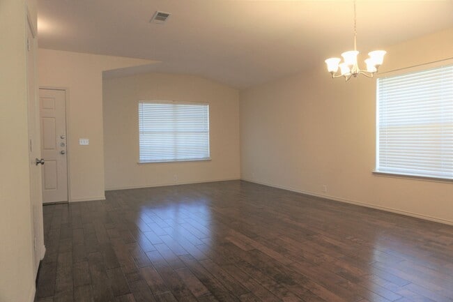 Building Photo - 2417 Hampton Dr