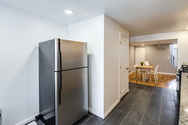 Building Photo - 2144 E Arizona St