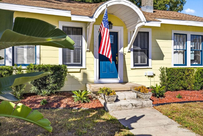 Building Photo - 3321 W San Juan St