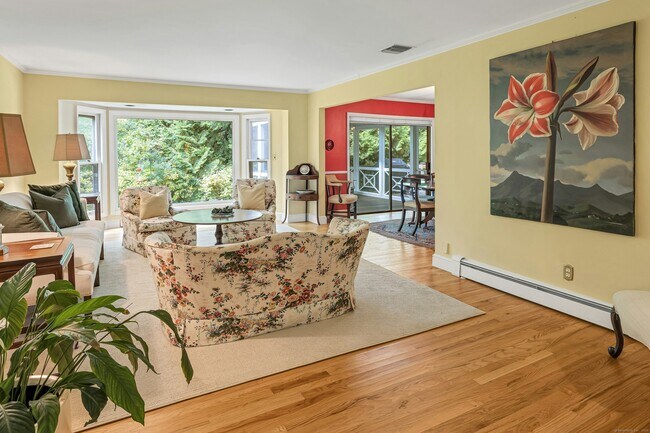 Building Photo - 261 Linden Tree Rd