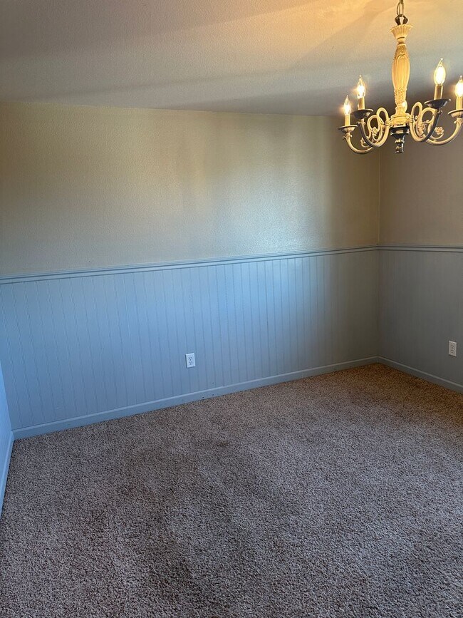 Building Photo - Extra Large Home For Rent, 4 Bedrooms! NEW...