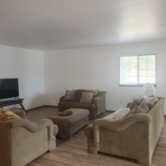 Building Photo - 1 Bedroom Apartment on Mason Lake